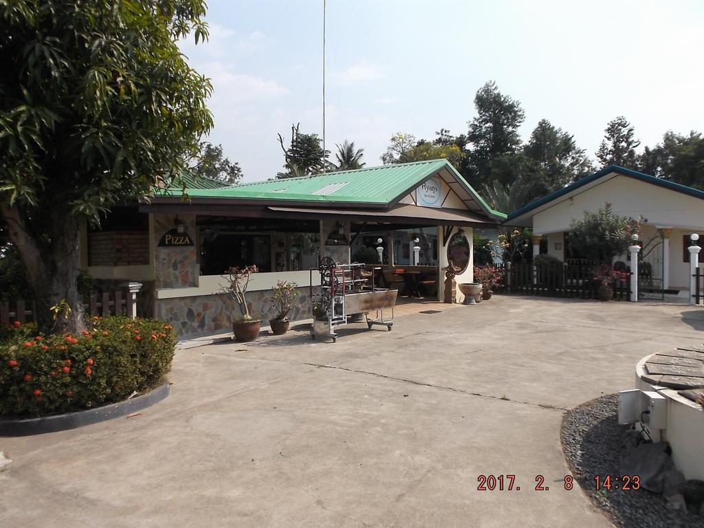 Ryans Resort Prasat Exterior foto